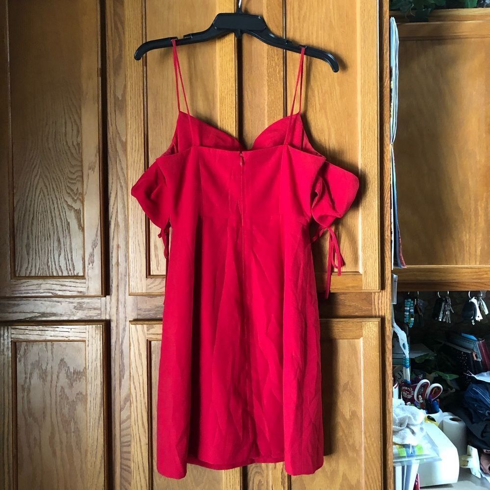 Club Monaco Pop of Red Cold Shoulder Crepe Mini Dress Size 6 - Picture 9 of 14